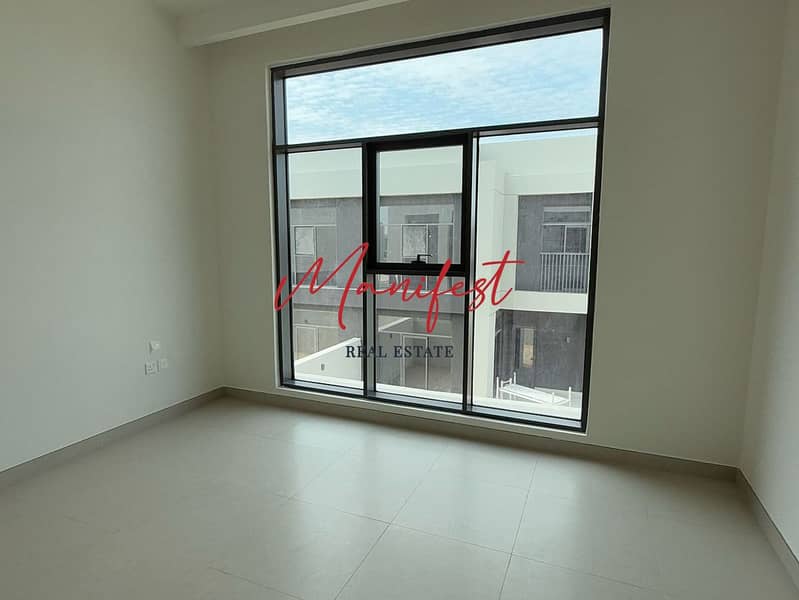 Single Row | Spacious | Beachfront living - Image 6