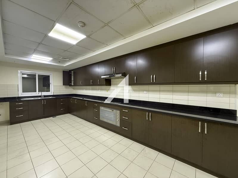 Hidden Gem 3BR Apartment| Bright and Airy| Balcony