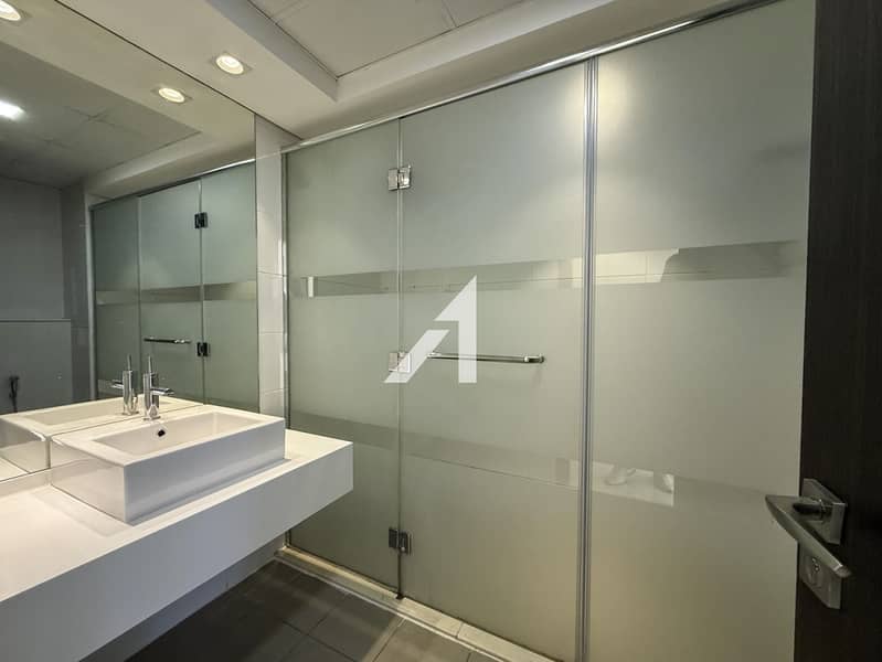 Hidden Gem 3BR Apartment| Bright and Airy| Balcony - Image 8