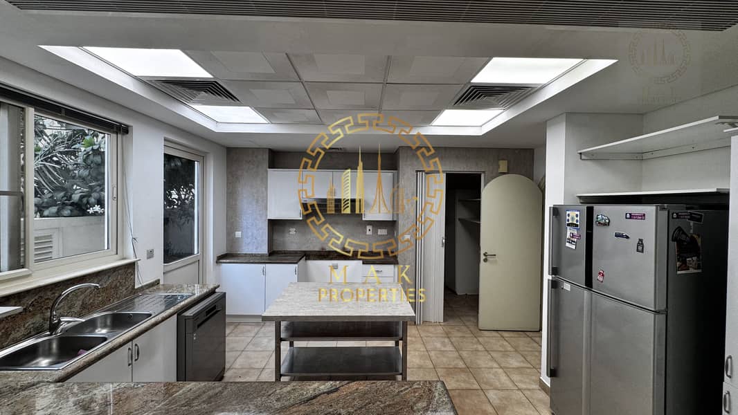 Beautiful 5 Bedroom Corner Villa with Private Pool