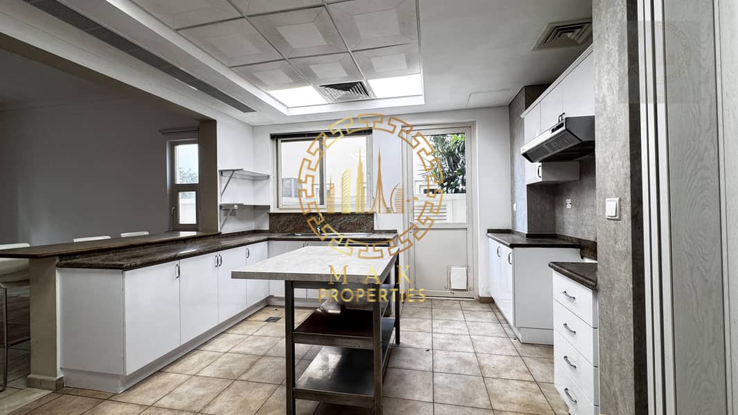 Beautiful 5 Bedroom Corner Villa with Private Pool - Image 9