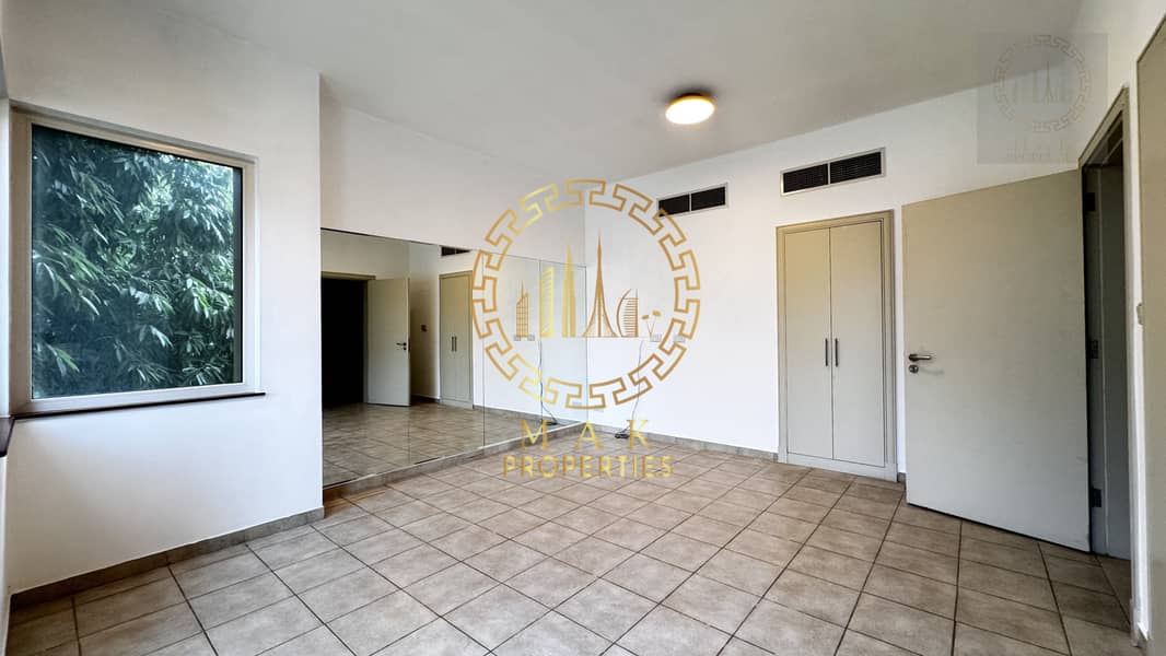 Beautiful 5 Bedroom Corner Villa with Private Pool - Image 13