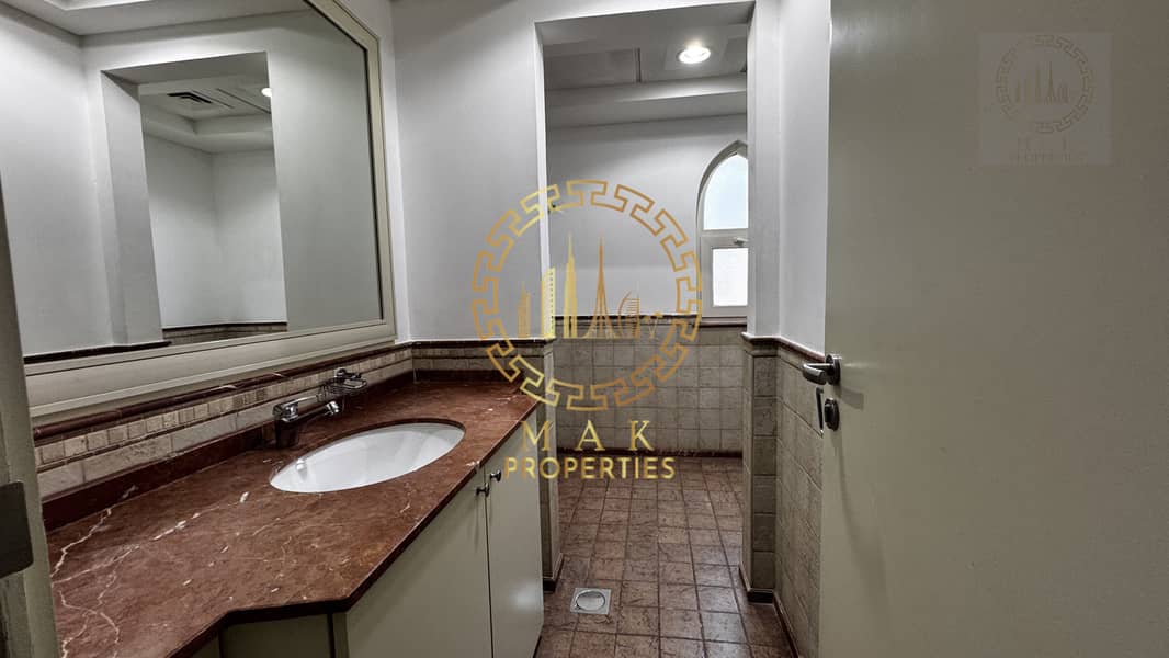 Beautiful 5 Bedroom Corner Villa with Private Pool - Image 26