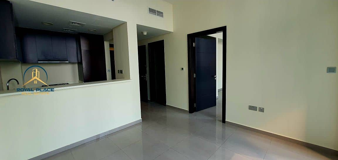 HIGH FLOOR | UNFURNISHED | NEAR METRO