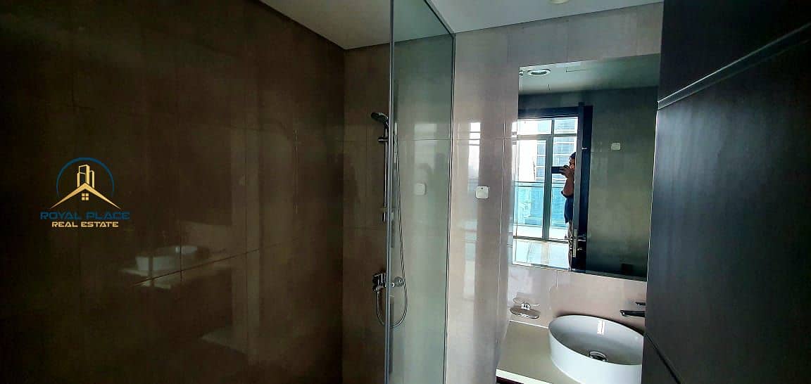 HIGH FLOOR | UNFURNISHED | NEAR METRO