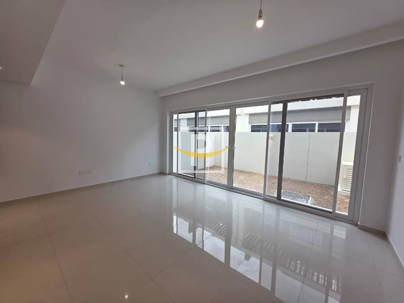 Luxury Living | Roof Access | Excellent Location