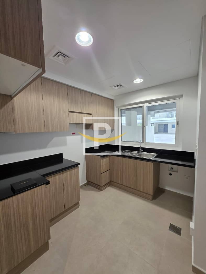 Luxury Living | Roof Access | Excellent Location