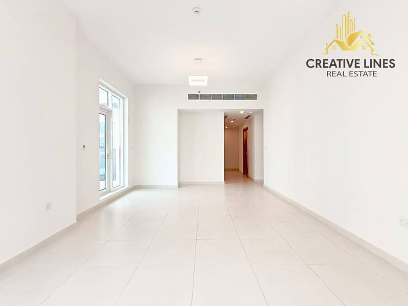 Spacious 3BHK Apartment | In Front of RTA Bus Stop | Near Pond Park
