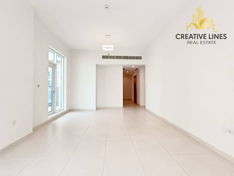 Spacious 3BHK Apartment | In Front of RTA Bus Stop | Near Pond Park