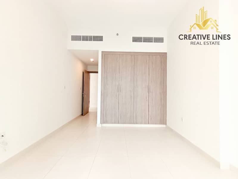 Spacious 3BHK Apartment | In Front of RTA Bus Stop | Near Pond Park - Image 9