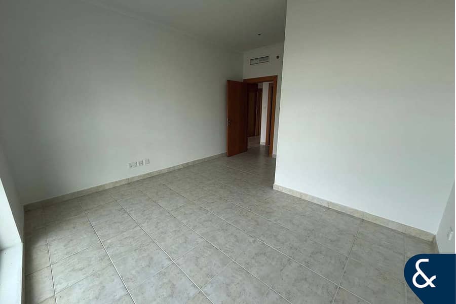 1 bedroom | Full lake views | Exclusive - Image 8