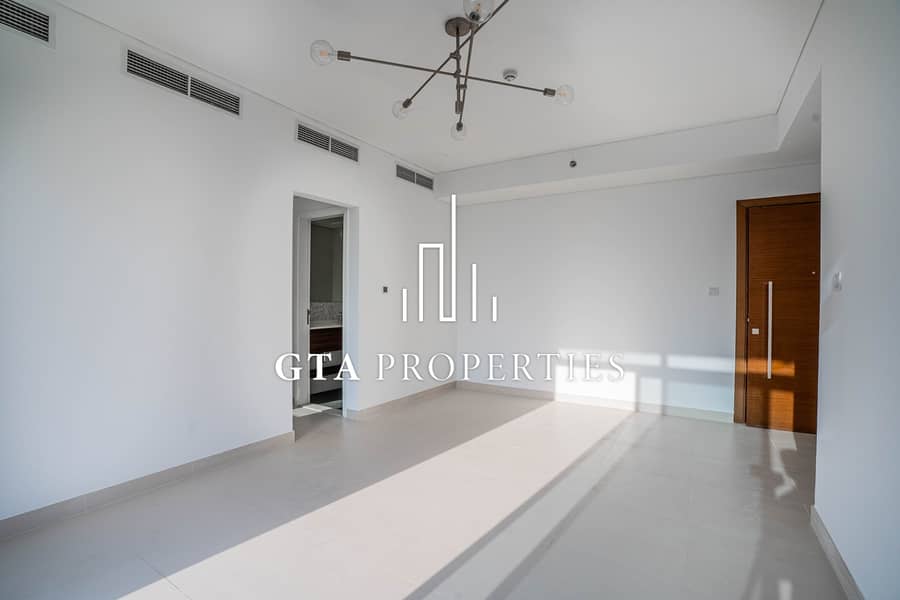 LARGE TERRACE| HIGHER FLOOR | AVAILABLE NOW