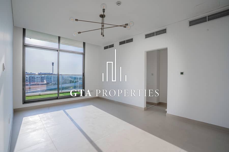 LARGE TERRACE| HIGHER FLOOR | AVAILABLE NOW