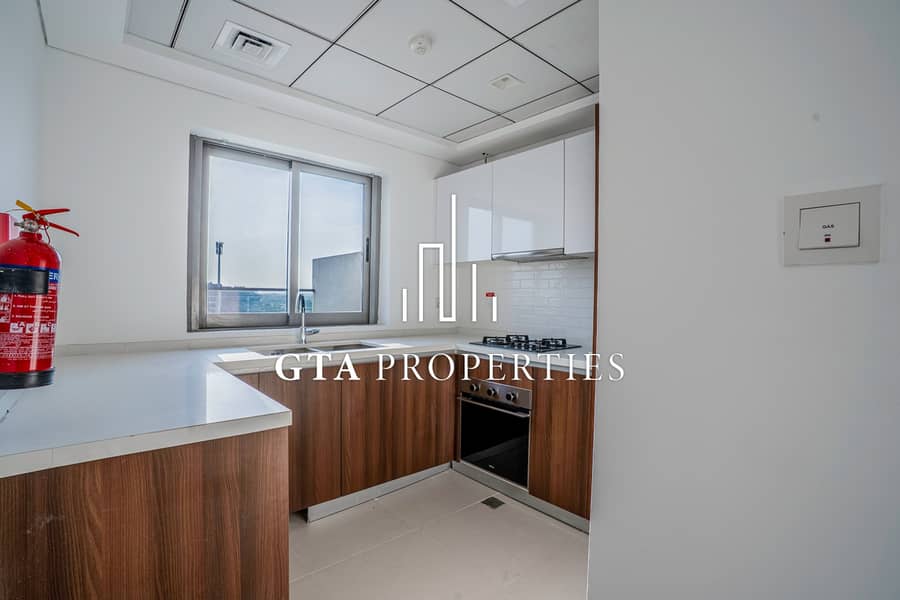 LARGE TERRACE| HIGHER FLOOR | AVAILABLE NOW - Image 6