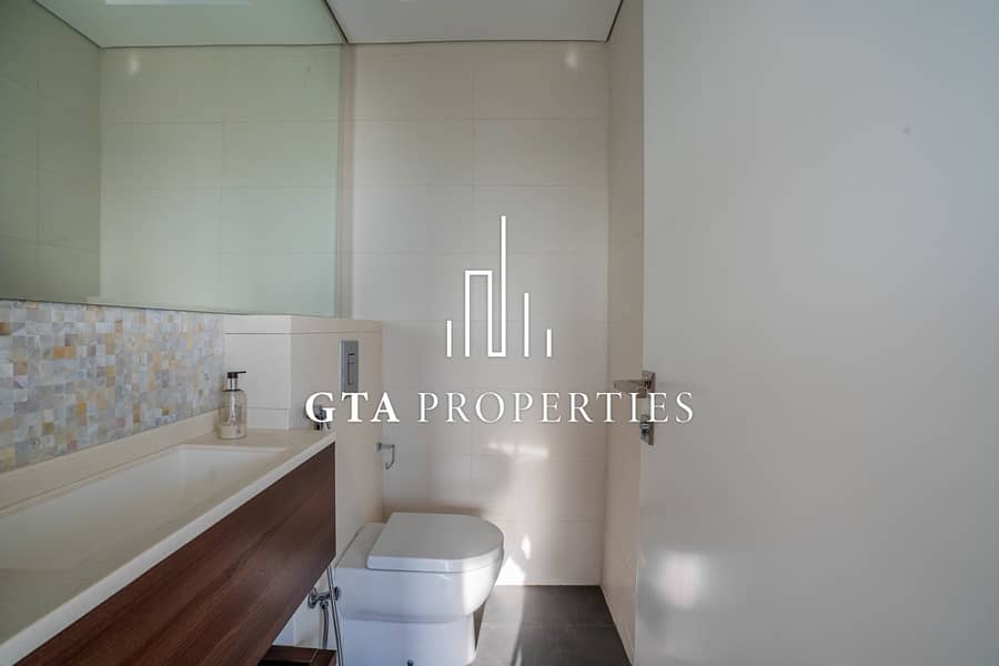 LARGE TERRACE| HIGHER FLOOR | AVAILABLE NOW - Image 7