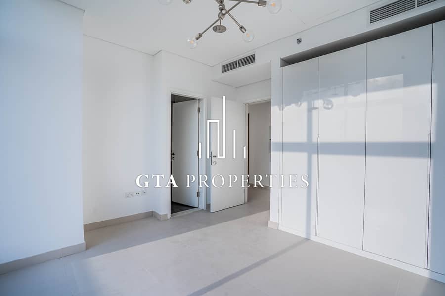 LARGE TERRACE| HIGHER FLOOR | AVAILABLE NOW - Image 10