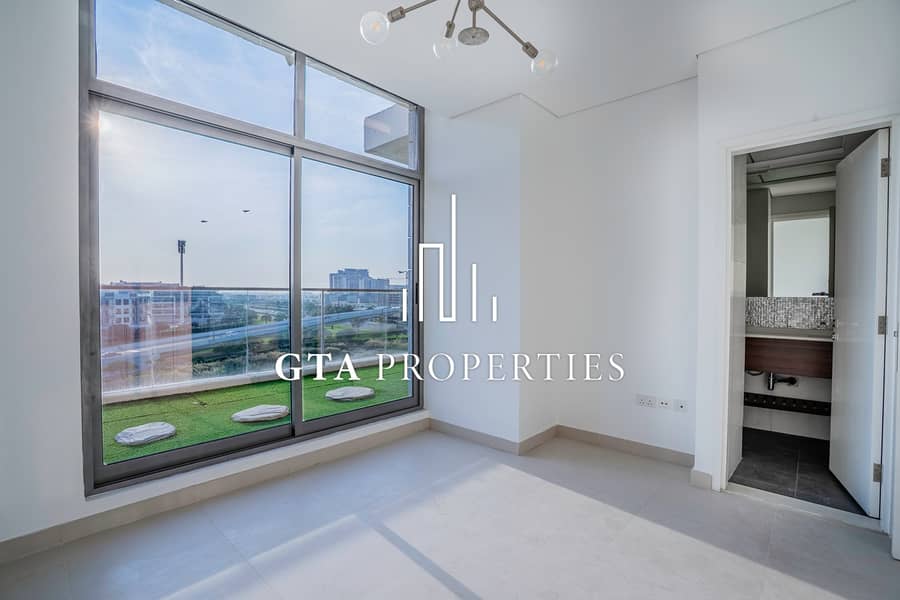 LARGE TERRACE| HIGHER FLOOR | AVAILABLE NOW - Image 11