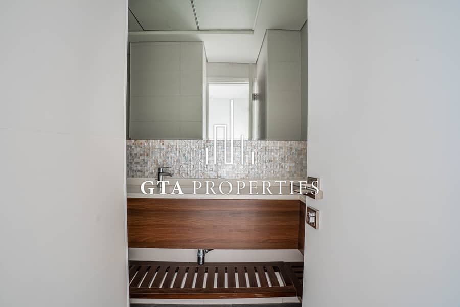 LARGE TERRACE| HIGHER FLOOR | AVAILABLE NOW - Image 12