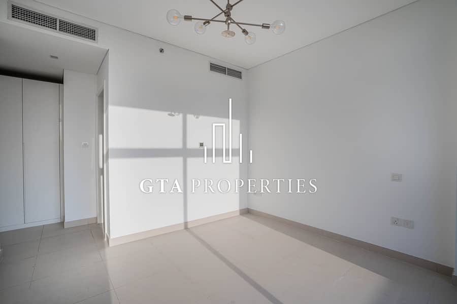 LARGE TERRACE| HIGHER FLOOR | AVAILABLE NOW - Image 16