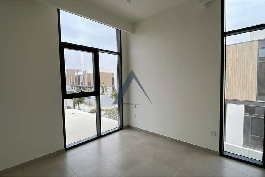 Brand New | Prime Location | Vacant - Image 11