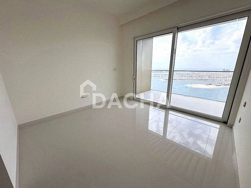 Curved Balcony | PALM VIEW | Private Beach