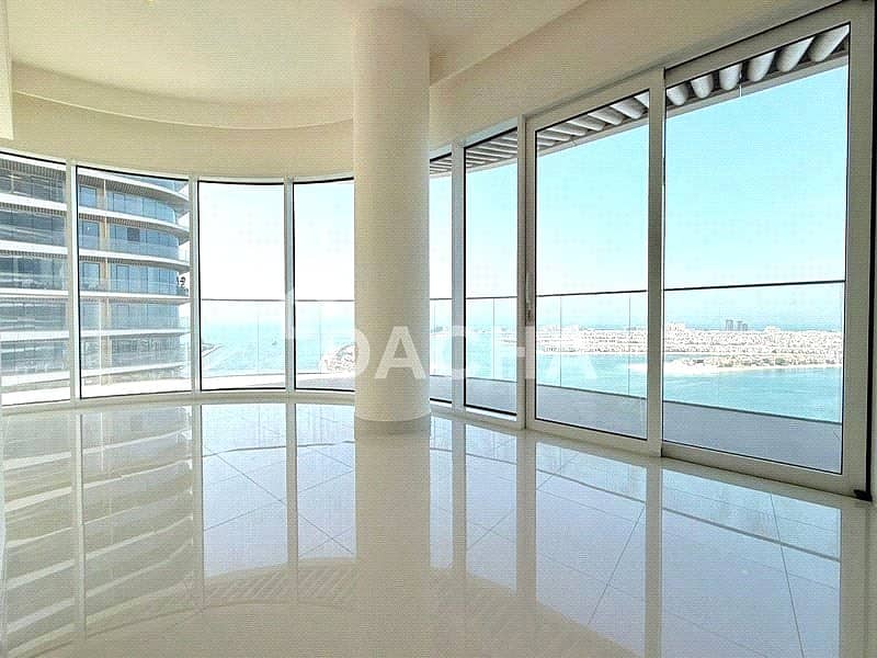 Curved Balcony | PALM VIEW | Private Beach