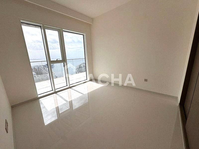 Curved Balcony | PALM VIEW | Private Beach - Image 9