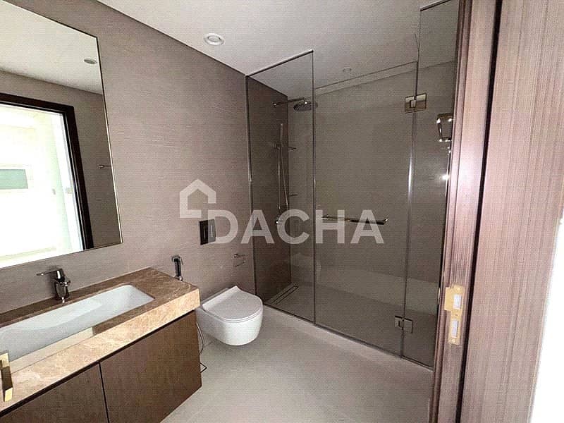 Curved Balcony | PALM VIEW | Private Beach - Image 10