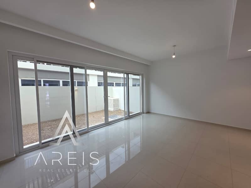 Spacious Well Maintained 3BR Town House |Vacant