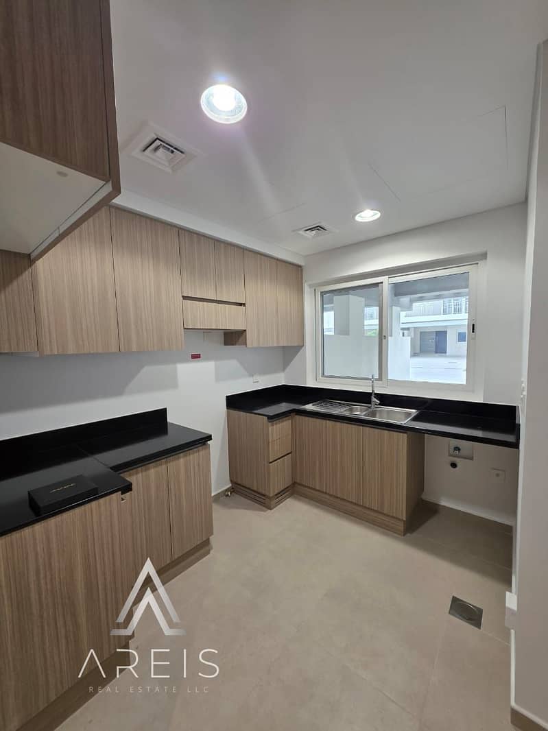 Spacious Well Maintained 3BR Town House |Vacant