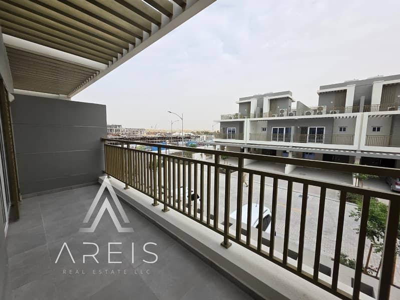 Spacious Well Maintained 3BR Town House |Vacant - Image 8