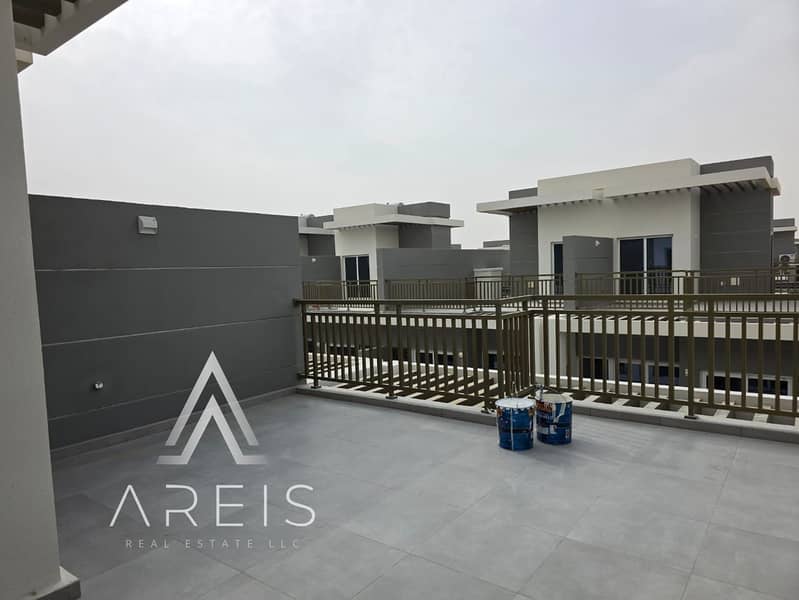 Spacious Well Maintained 3BR Town House |Vacant - Image 9