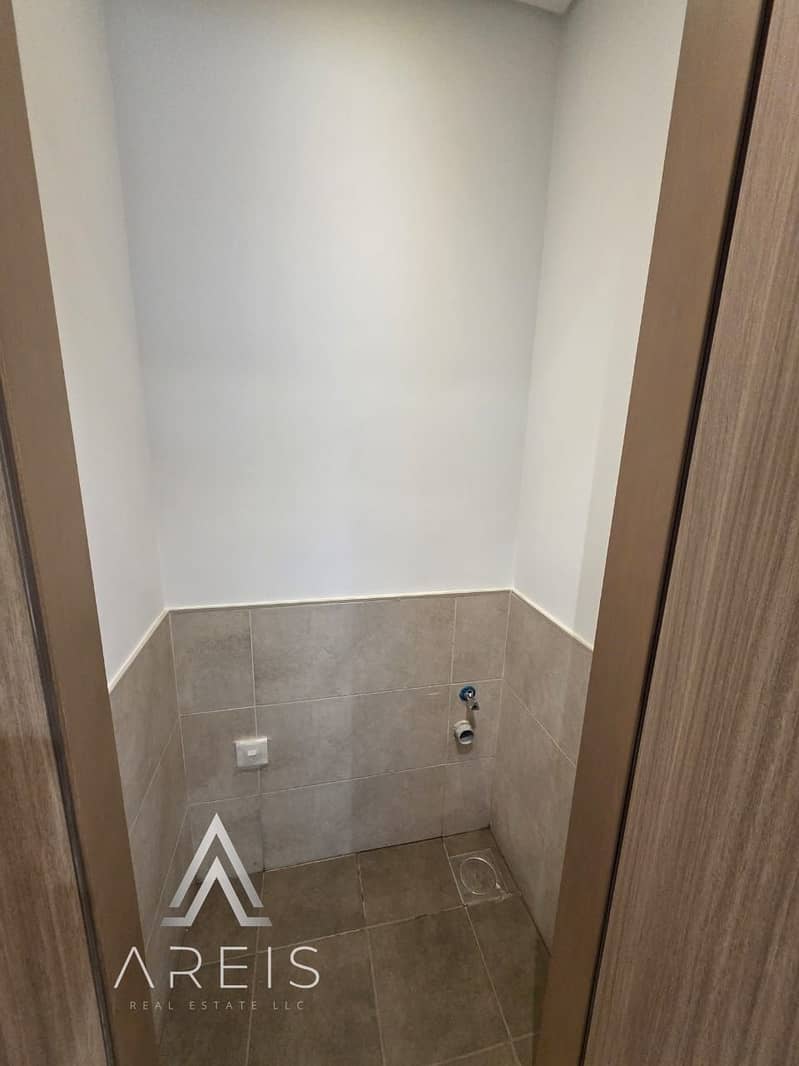 Spacious Well Maintained 3BR Town House |Vacant - Image 16