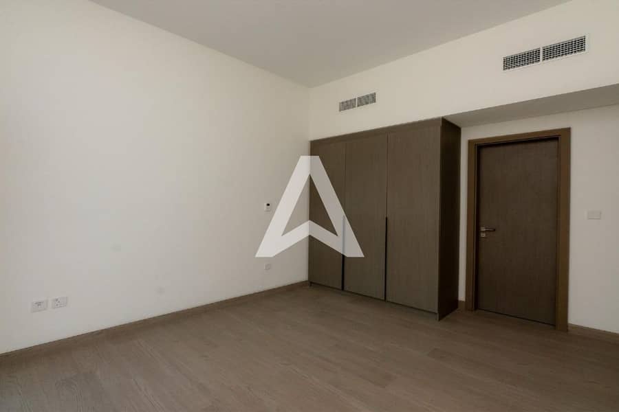 RESALE | 4BR + Maid's Room | On the Park - Image 12