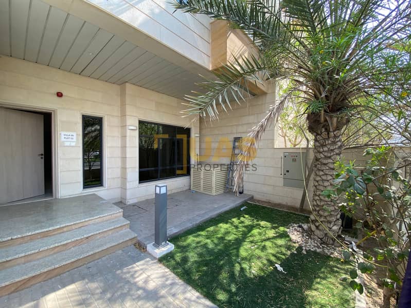 Huge Layout | Maidroom | Prime Location | Exquisite Finishing