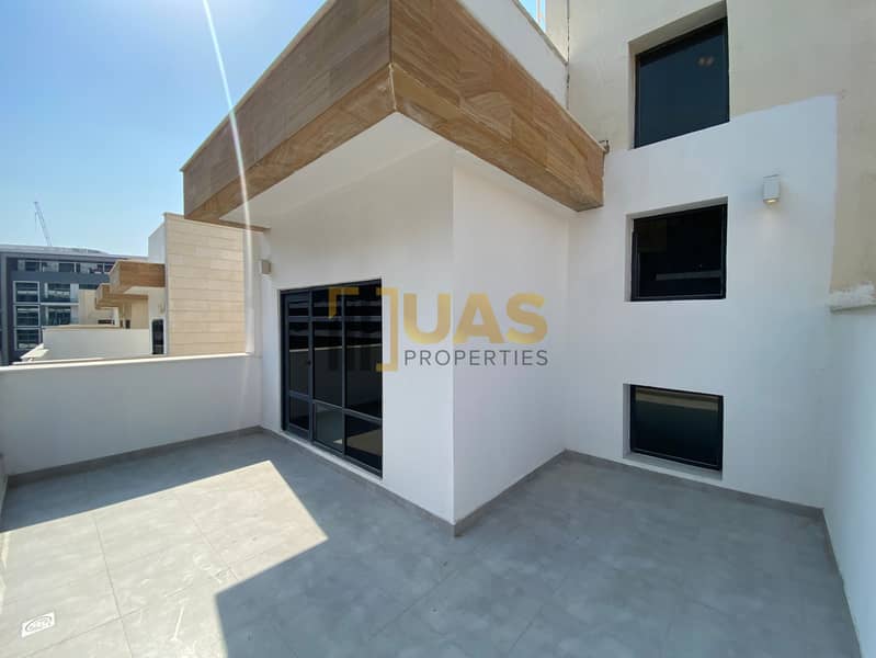 Huge Layout | Maidroom | Prime Location | Exquisite Finishing - Image 29