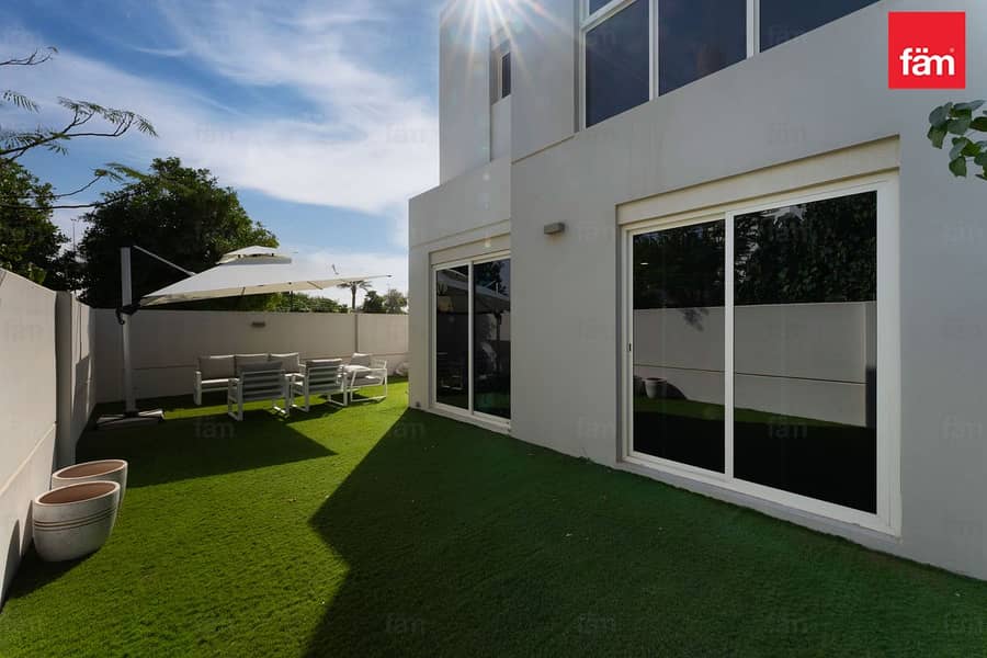 Modern 4 Bedroom |Townhouse | Private Garden