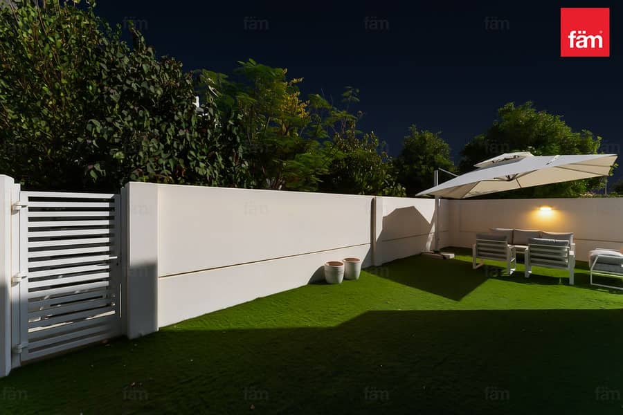 Modern 4 Bedroom |Townhouse | Private Garden