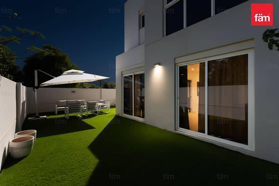 Modern 4 Bedroom |Townhouse | Private Garden