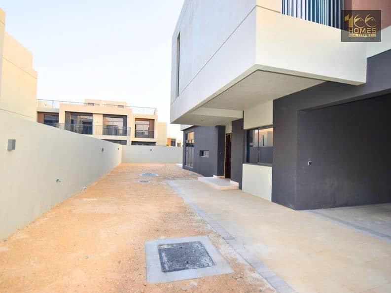 Luxurious | Semi Detach | Fully Maintained | High End Ameneties