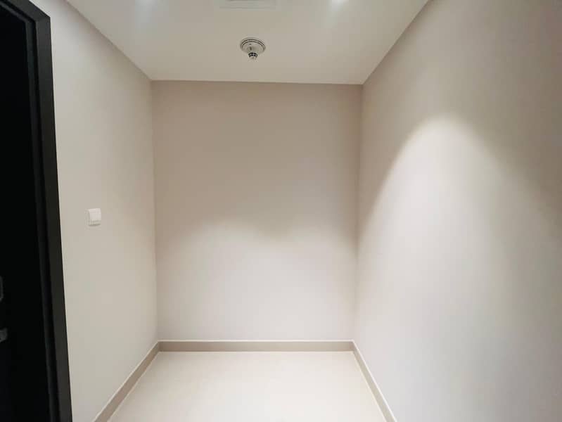 STUNNING VIEW OF DUBAI CREEK & BURJ KHALIFA 3-BEDROOM PLUS MAID - Image 23