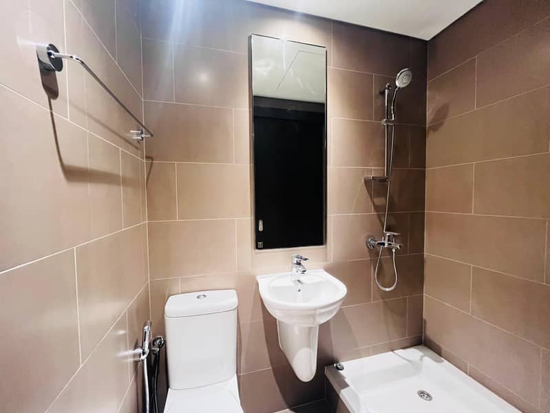 STUNNING VIEW OF DUBAI CREEK & BURJ KHALIFA 3-BEDROOM PLUS MAID - Image 24