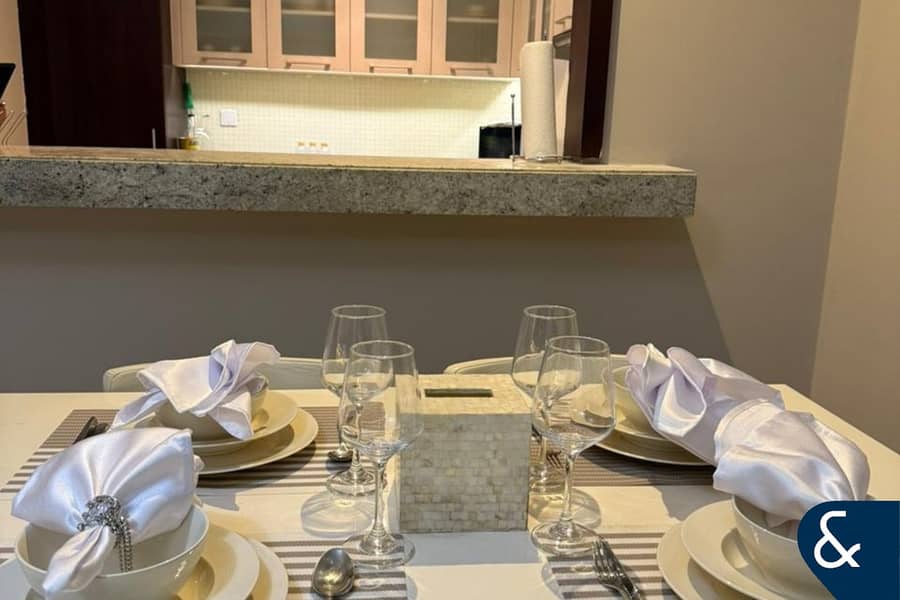 Upgraded | Vacant Now | Prime Location - Image 6