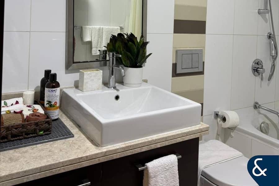 Upgraded | Vacant Now | Prime Location - Image 8