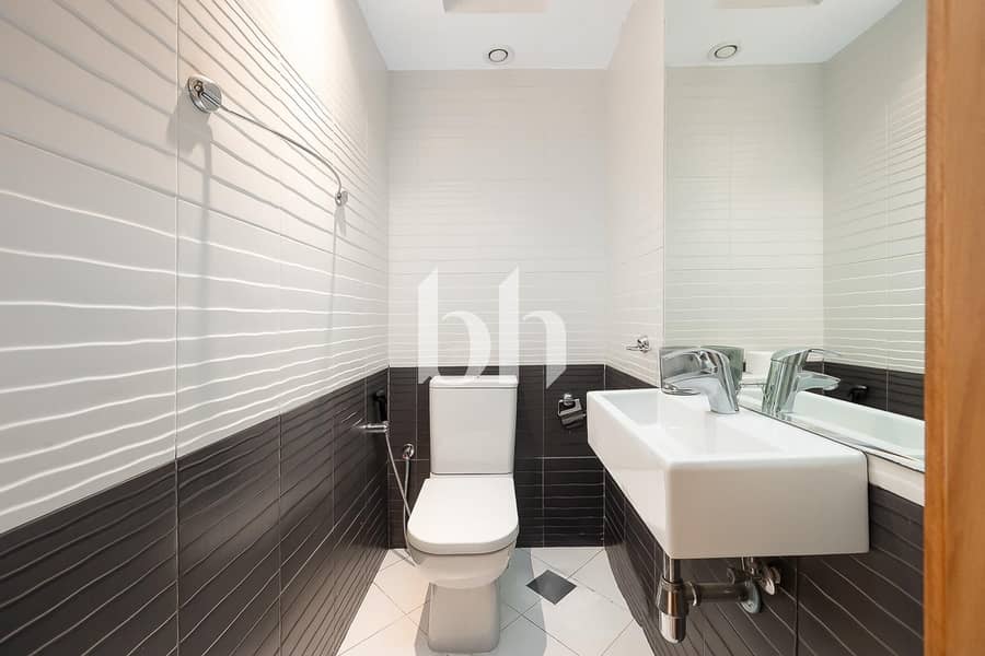 Spacious Unit | Breathtaking Sea views |