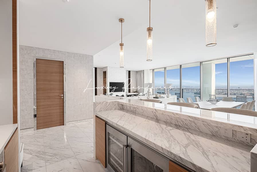 Exquisite Private Home by Award-Winning Designer - Image 6