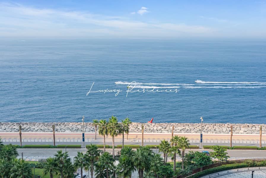 Exquisite Private Home by Award-Winning Designer - Image 7