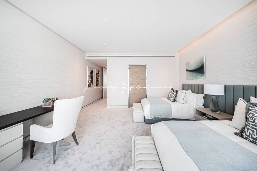 Exquisite Private Home by Award-Winning Designer - Image 9