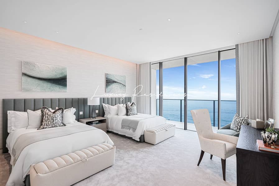 Exquisite Private Home by Award-Winning Designer - Image 10