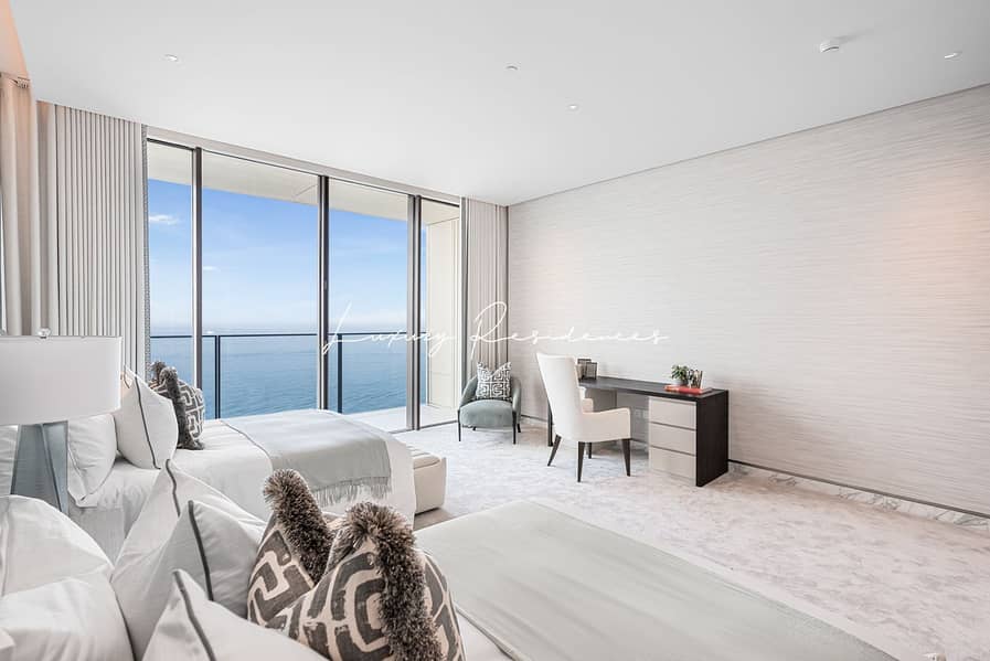 Exquisite Private Home by Award-Winning Designer - Image 11